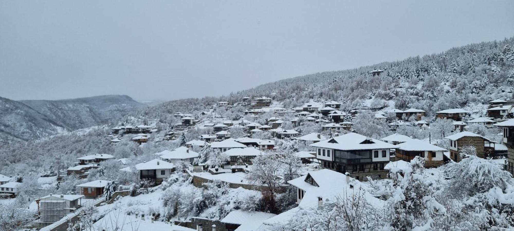 Панорама хаус Лещен и еко къщи Дървена и Землянка Екстер'єр фото